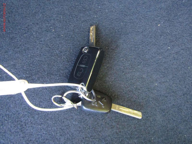 Peugeot 207 (2008) 1.4 i, Klima - fotka 16 z 16