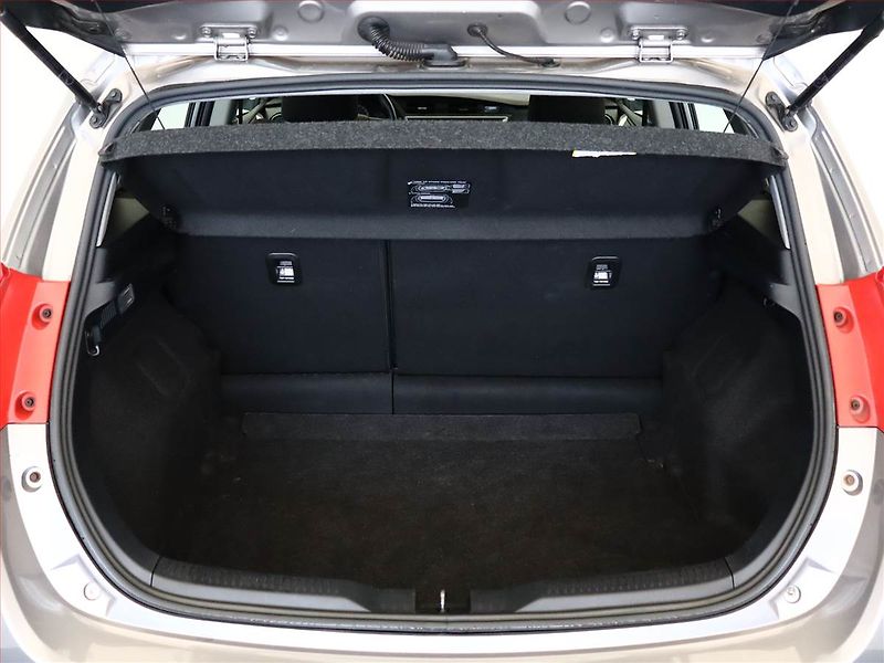Toyota Auris (2013) 1.6 Valvematic - fotka 11 z 14