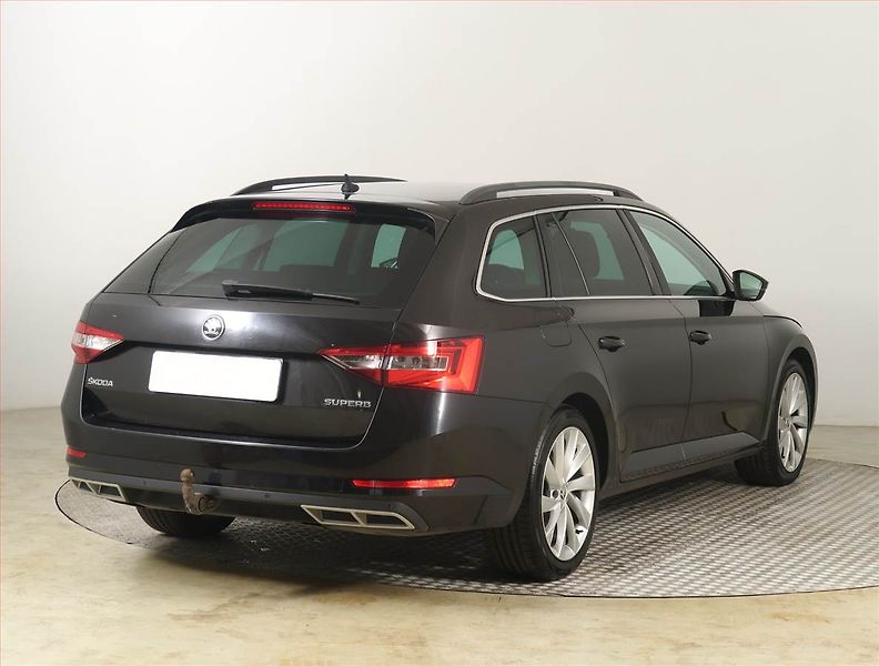 Škoda Superb (2016) 2.0 TDI, Navi, Bi-Xenony - fotka 5 z 22