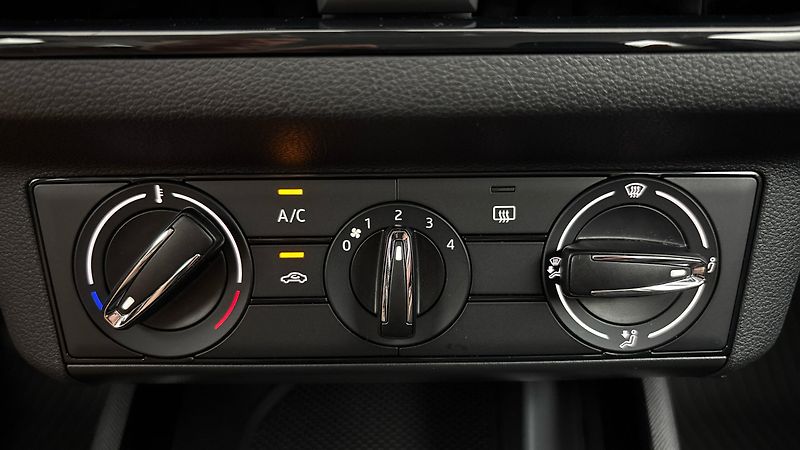 Škoda Scala 1.0 TSI Ambition - fotka 13 z 23