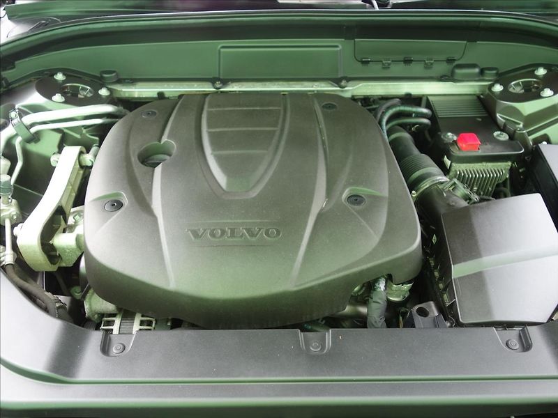 Volvo XC60 2,0 140kW 4x4 MOMENTUM - fotka 73 z 73