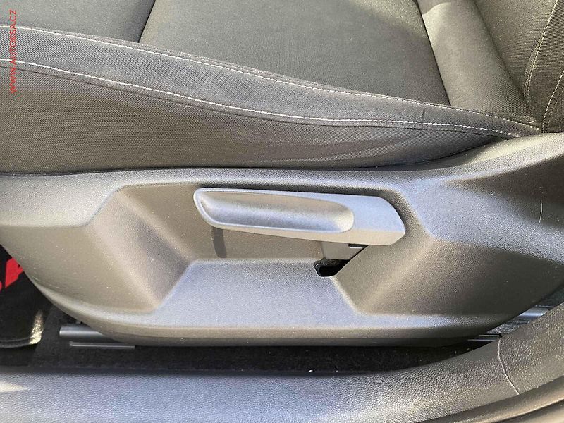Škoda Karoq (2019) 1.0 TSi, Ambition, +kola - fotka 14 z 18