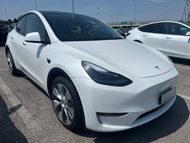 Tesla Model Y (2022) Long Range AWD | AMD Ryzen - fotka 1 z 8