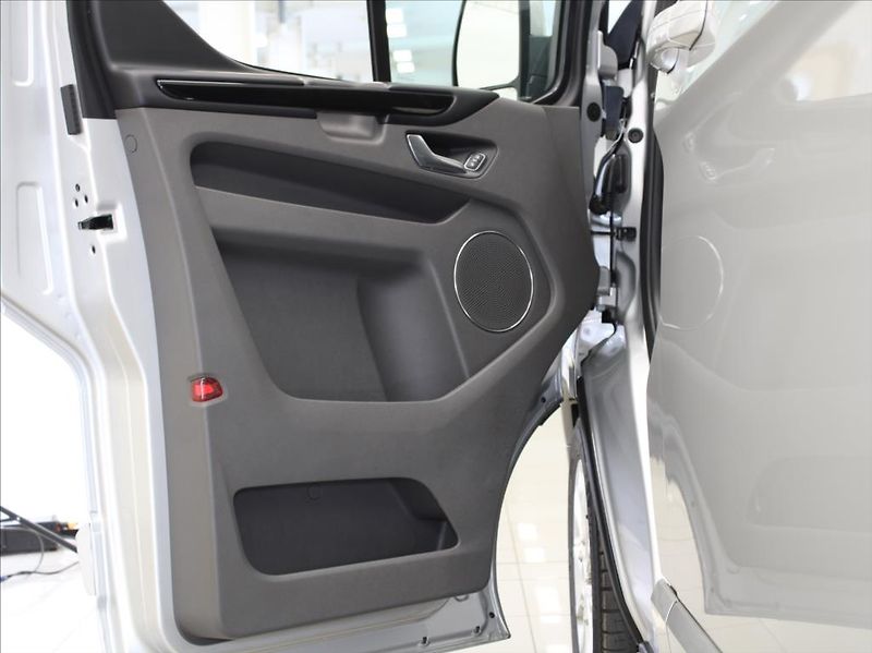 Ford Tourneo Custom 2,0 EBlue 136kW AT Titan. ČR - fotka 16 z 22