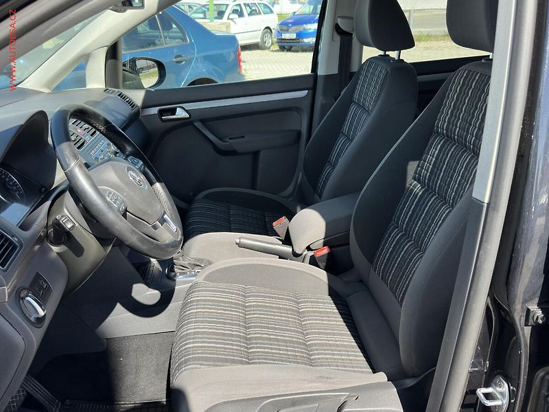 Volkswagen Touran (2011) 2.0 TDi, DSG, bixen - fotka 9 z 20