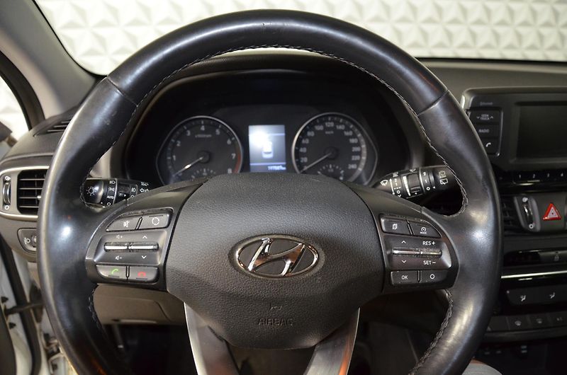 Hyundai i30 (2017) 1.4i 73kW HB - fotka 11 z 19
