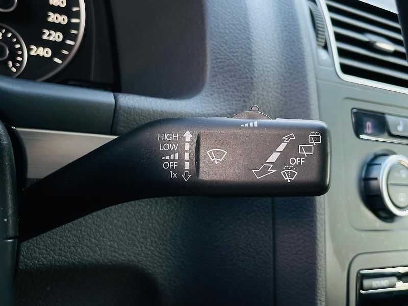 Volkswagen Touran 2.0TD MANUÁL 1MAJITEL SERVISKA - fotka 43 z 49