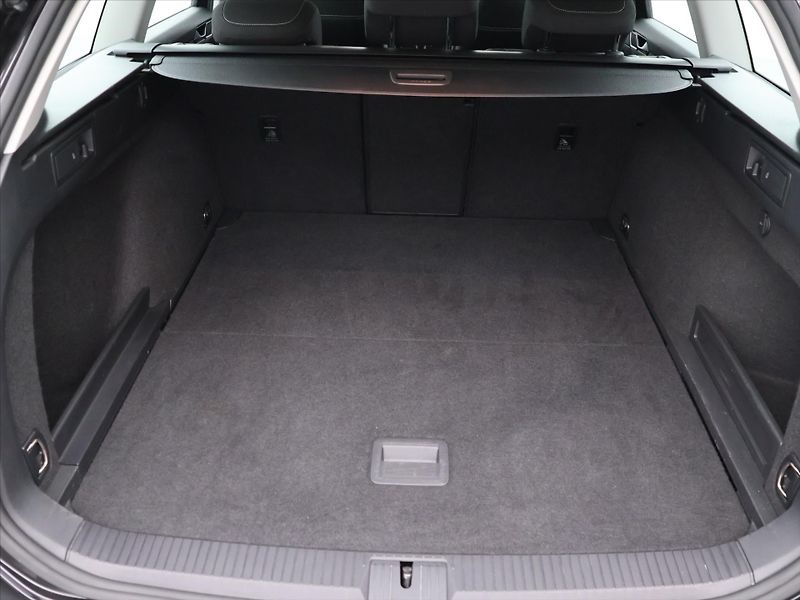 Volkswagen Passat 1,5 TSI 110 kW Business DPH CZ - fotka 10 z 26