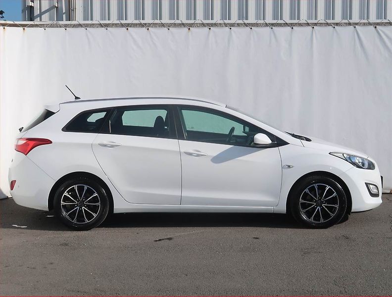 Hyundai i30 (2016) 1.6 CRDi, Serv.kniha, Tempomat - fotka 6 z 17