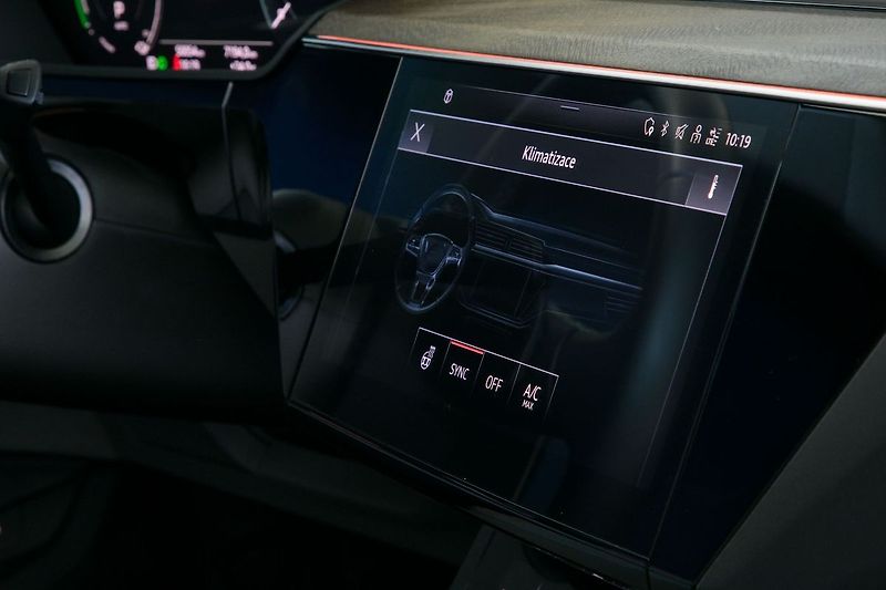 Audi e-tron 55 300kW Matrix Softclose HUD - fotka 30 z 44