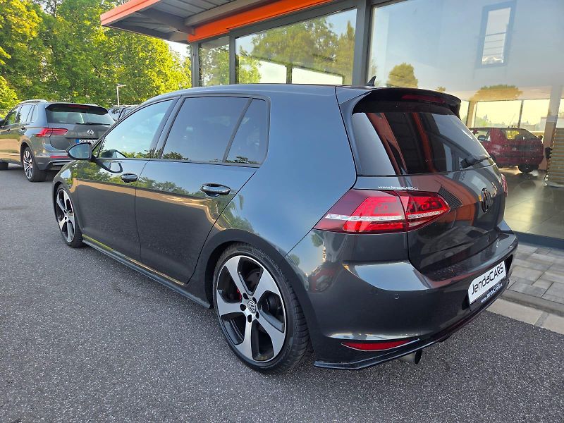 Volkswagen Golf (2016) 2.0 TSI GTI - fotka 2 z 11