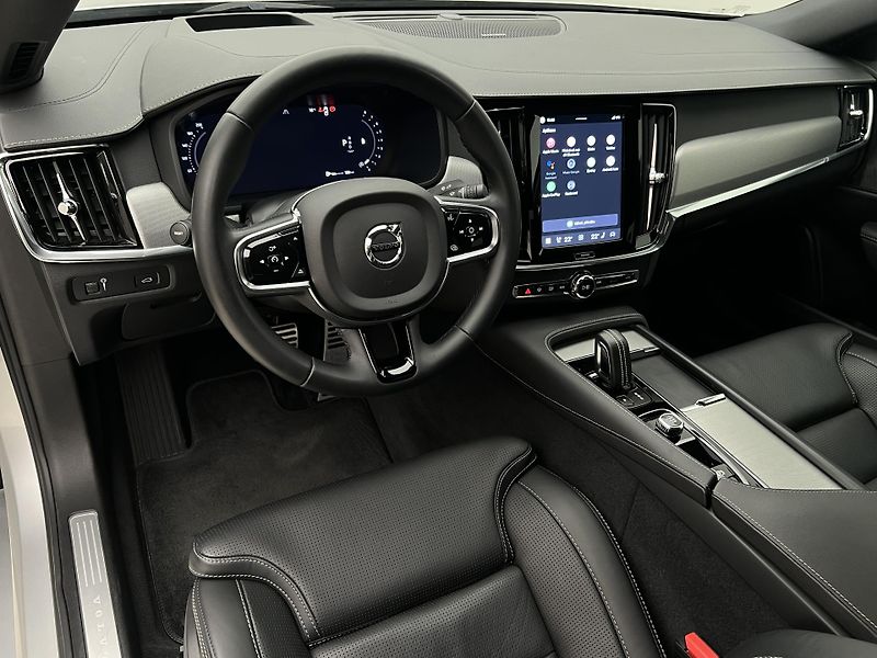 Volvo S90 B6 AWD R-Design - fotka 4 z 49