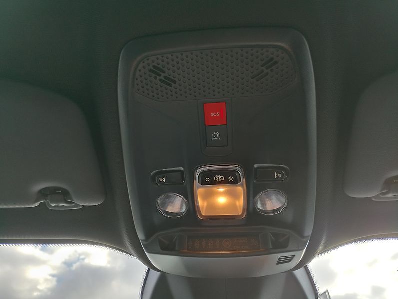 Peugeot 2008 STYLE PureTech 100 S&S MAN6 - fotka 23 z 24