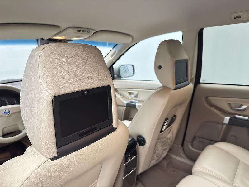 Volvo XC90 D5 AWD SUMMUM AUT CZ  - fotka 22 z 41