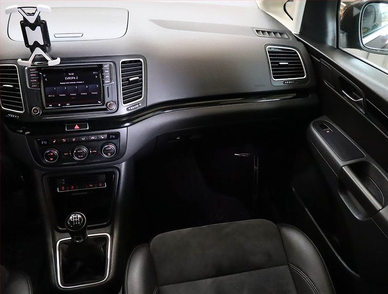 Volkswagen Sharan (2020) 1.4 TSI - fotka 8 z 22