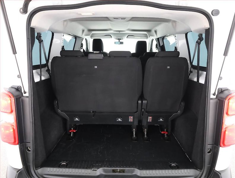 Peugeot Expert (2019) 2.0 BlueHDi, Bus, 8Míst, ČR - fotka 17 z 18