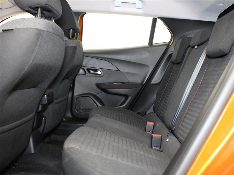 Peugeot 2008 1,2 PT 74kW 2.maj.ČR 52tkm. - fotka 7 z 22
