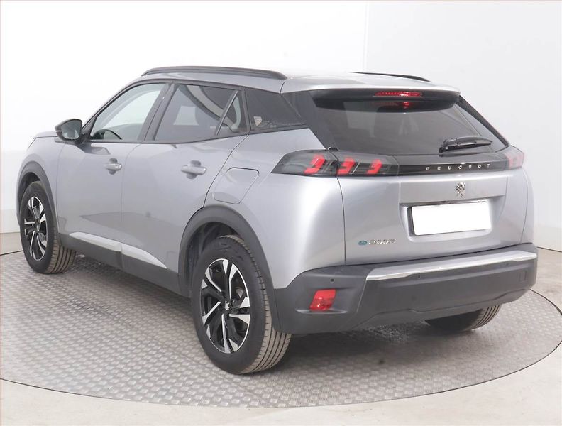 Peugeot 2008 (2022) 50 kWh, SoH 92% - fotka 4 z 19