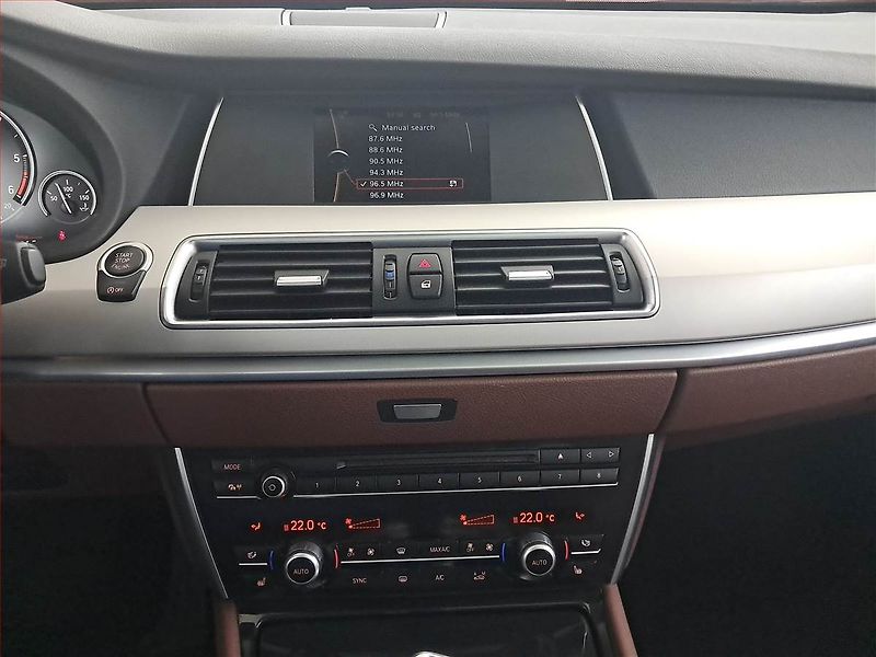 BMW Řada 5 (2014) 520d GT, Automat, Kůže, Navi - fotka 12 z 18