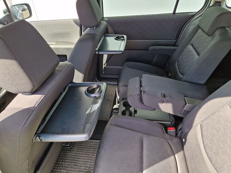 Mazda 5 2.0 - fotka 28 z 33