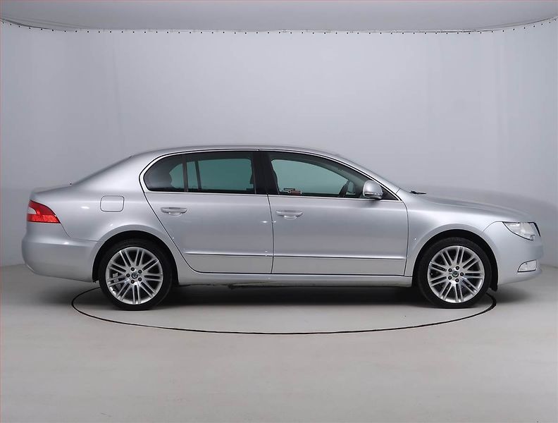 Škoda Superb (2011) 1.4 TSI, Serv.kniha, Xenony - fotka 6 z 16