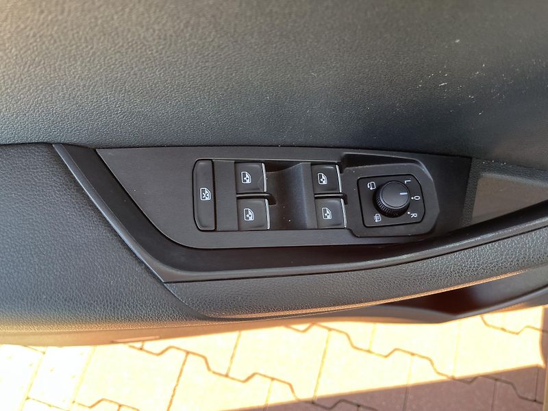 Škoda Karoq 1.5 TSi DSG 110 kW Full Led - fotka 11 z 30