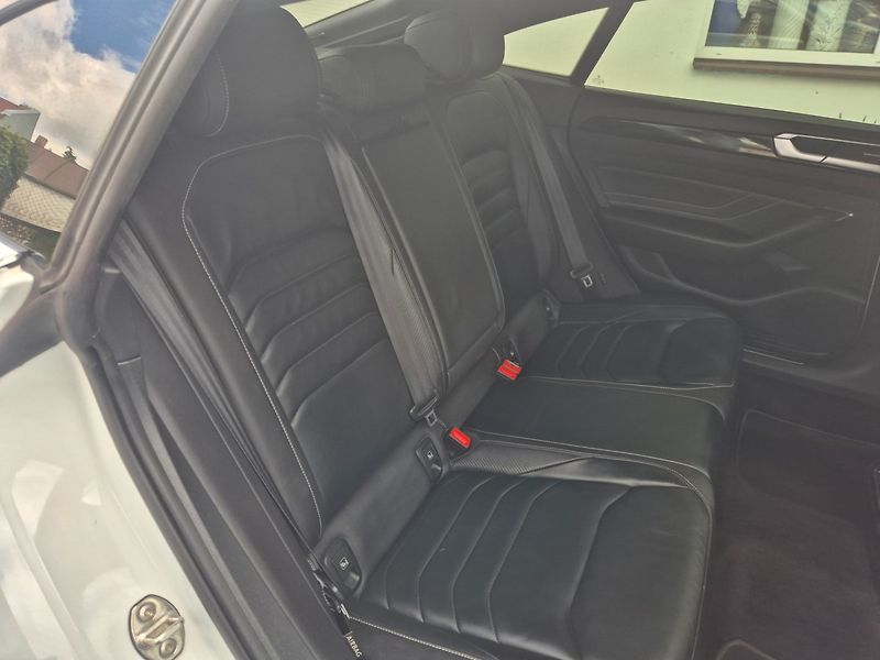 Volkswagen Arteon 2.0 TDI DSG 4x4  DPH ROZVODY - fotka 14 z 32