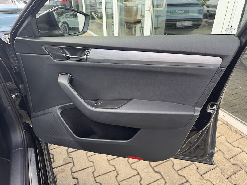 Škoda Superb Ambition - fotka 23 z 33