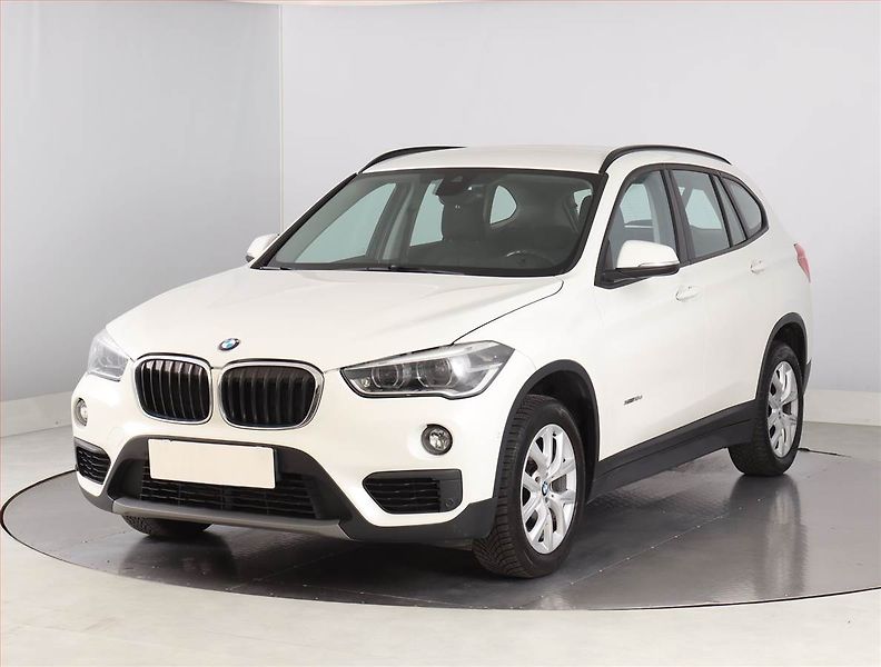 BMW X1 (2016) xDrive18d, 4X4, Automat, Navi - fotka 2 z 22