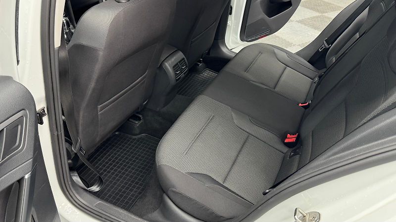 Volkswagen e-Golf (2018) 100KW - fotka 19 z 24