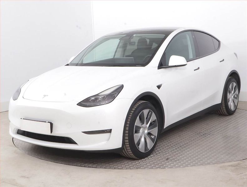 Tesla Model Y (2022) Long Range AWD 79kWh, SoH 91% - fotka 2 z 22