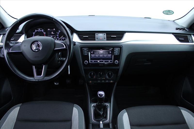 Škoda Rapid 1.0 TSI 81kW 1.MAJ ČR DPH - fotka 12 z 21