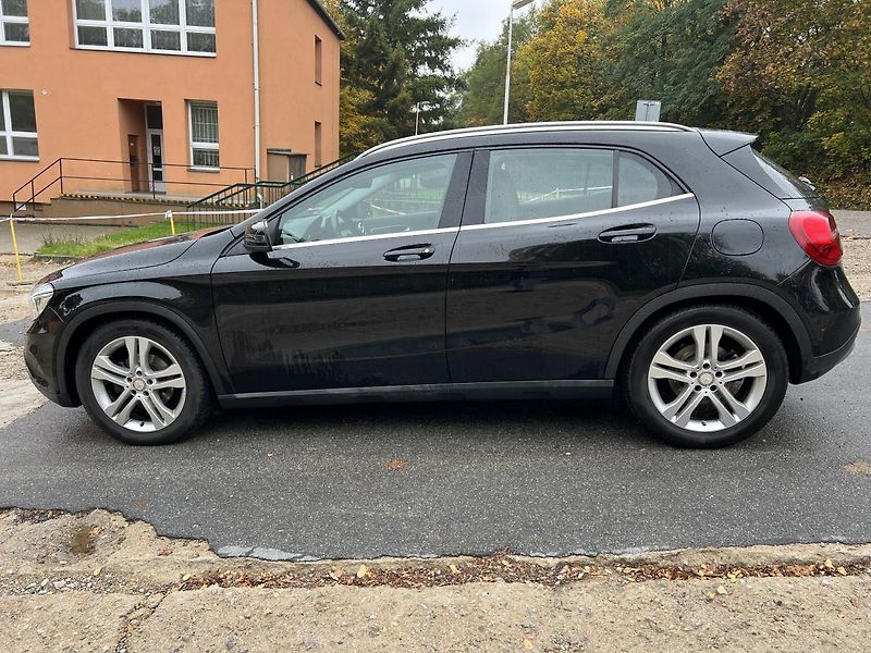 Mercedes-Benz GLA (2014) 200d 4Matic Urban-ODPOČET DPH - fotka 4 z 27