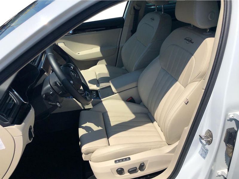 Škoda Superb Combi 2,0 TDI L&K TD 147 kW DS - fotka 11 z 30