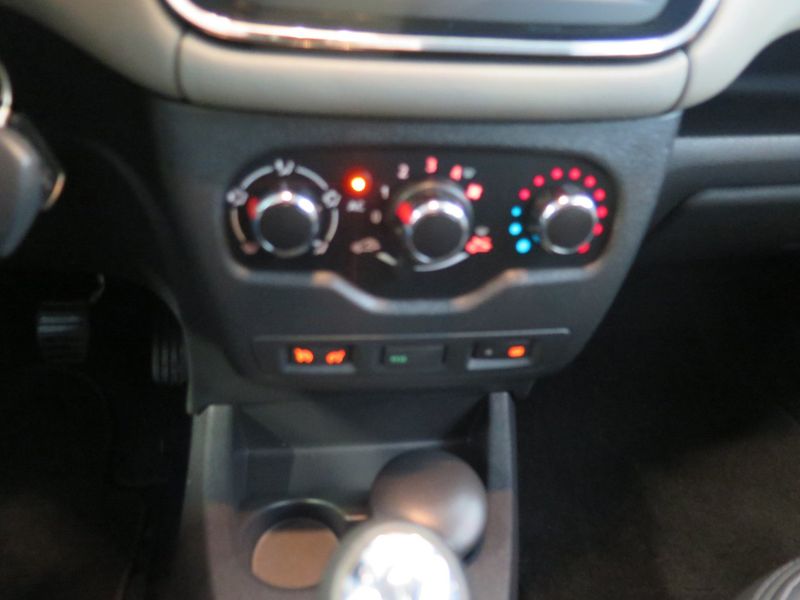 Dacia Lodgy (2014) 1.2TCe,navi,klima,výhřev,kůže - fotka 9 z 24