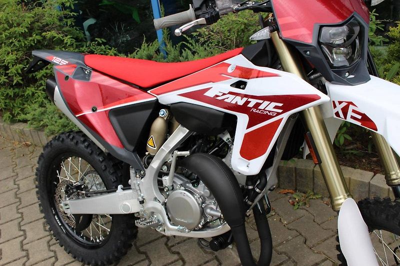 Fantic XE 125 (2025) 2025  2t ostré enduro / Yamaha - fotka 2 z 7