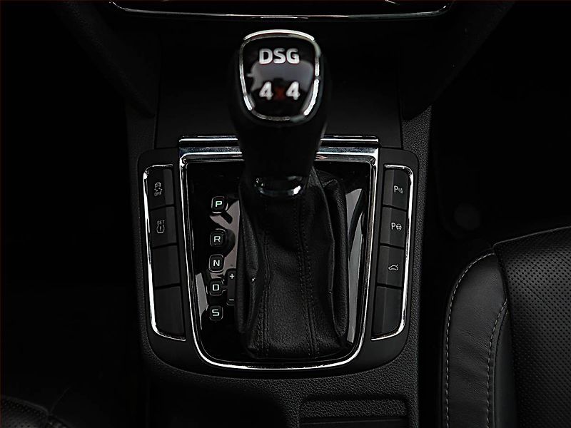 Škoda Superb (2013) Elegance 3.6 FSI V6, 4X4 - fotka 13 z 27