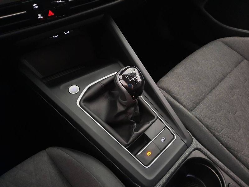Volkswagen Golf (2025) People 1,5 TSI (85kW/116k) - fotka 13 z 25