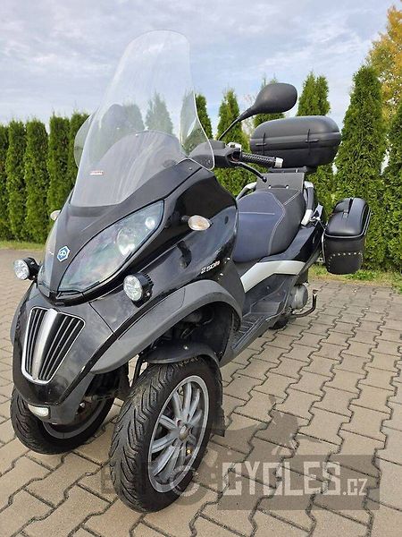 Piaggio MP3 250 LT (2009) - fotka 13 z 20