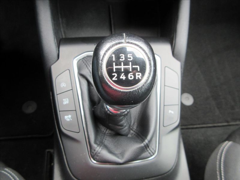 Ford Focus 1,0 i, Vyhř.sed,vol,okn, Navi, - fotka 21 z 29