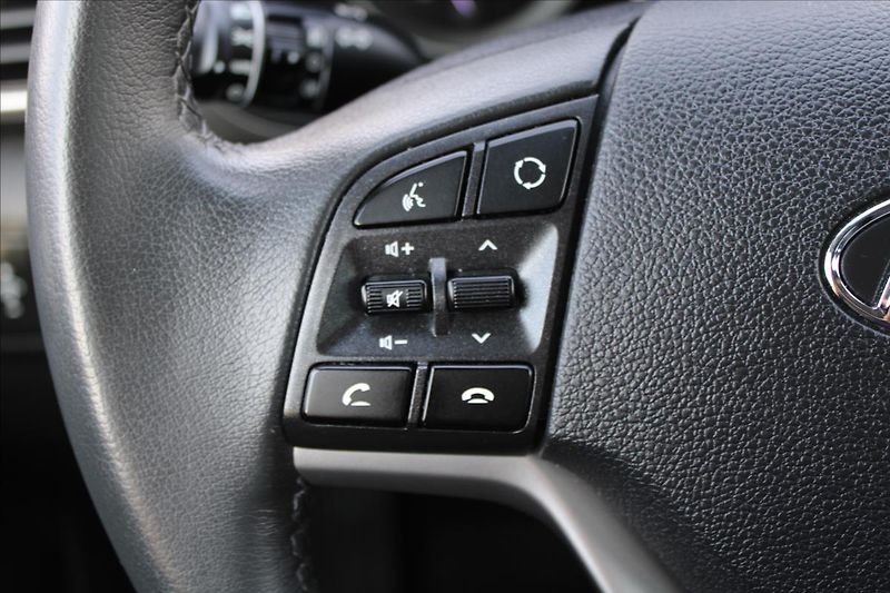 Hyundai Tucson 1,6 CRDi  A/T,4x4,ADVENTURE - fotka 20 z 38