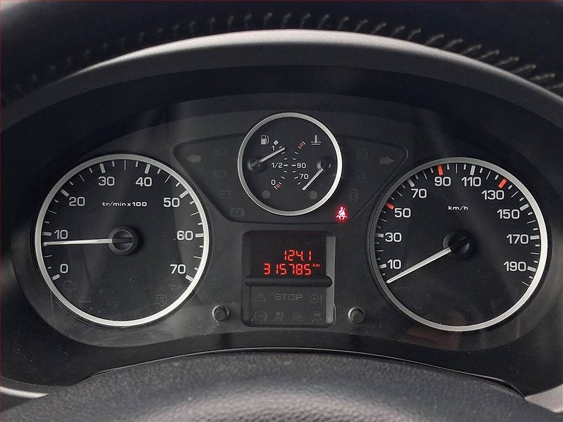 Peugeot Partner (2018) Allure 1.6 BlueHDi, 5Míst, ČR - fotka 10 z 14