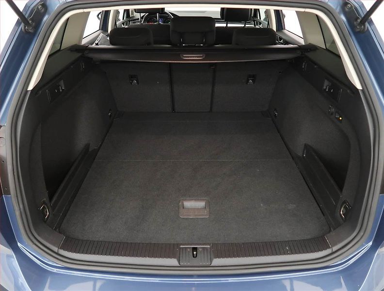 Volkswagen Passat (2018) 2.0 TDI, 4X4, Automat - fotka 14 z 20