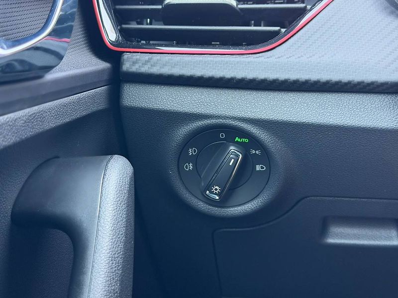 Škoda Kamiq Monte Carlo 1,0 TSI 85 kW 6° M - fotka 27 z 35