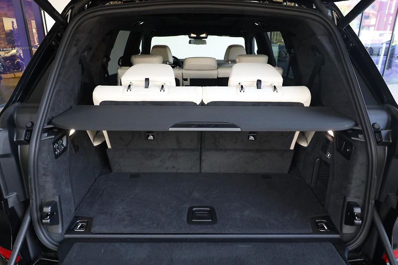 BMW X7 M60i xDrive - fotka 8 z 18