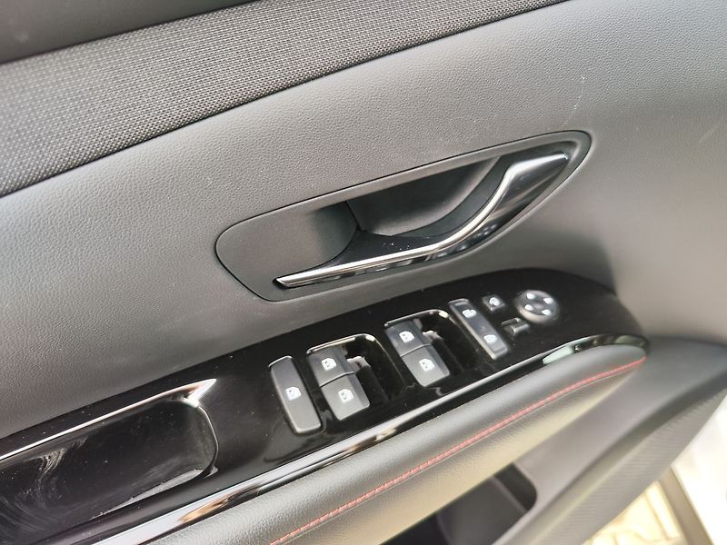 Hyundai Tucson 1.6 T-GDi/110kW N-Line DCT - fotka 33 z 36