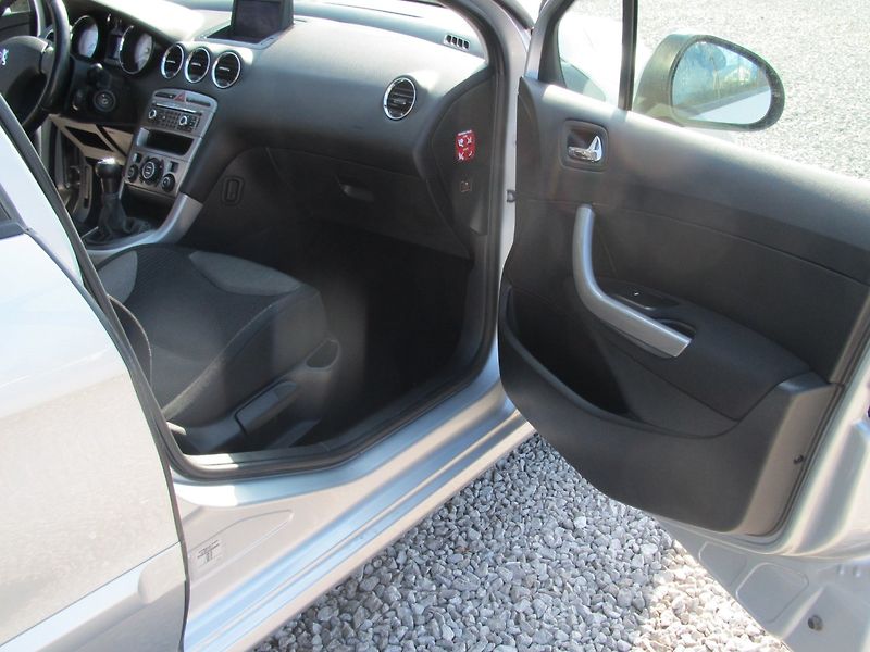Peugeot 308 1.6 HDI - fotka 13 z 16