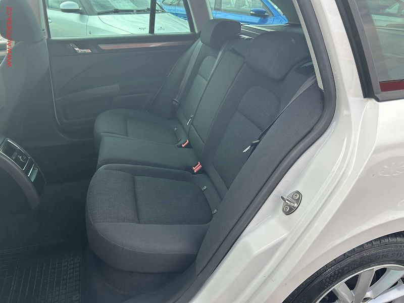 Škoda Superb (2014) 2.0 TDi, ČR, Bixen, autoAC - fotka 10 z 16