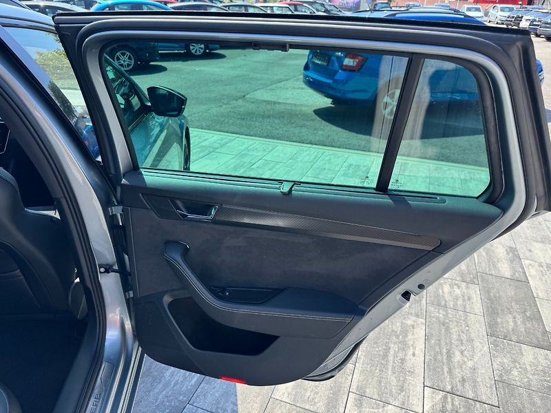 Škoda Superb (2021) Sportline 2.0 TSI DSG 4x4 - fotka 27 z 40