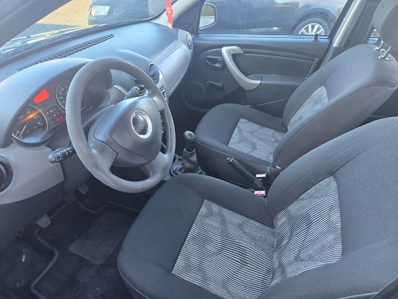 Dacia Sandero (2009) 1.4 MPI - fotka 9 z 19